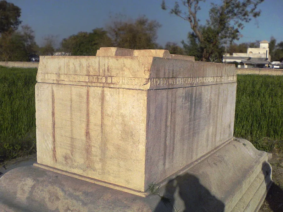 Major General Henry Marion Durand, Tomb rear view